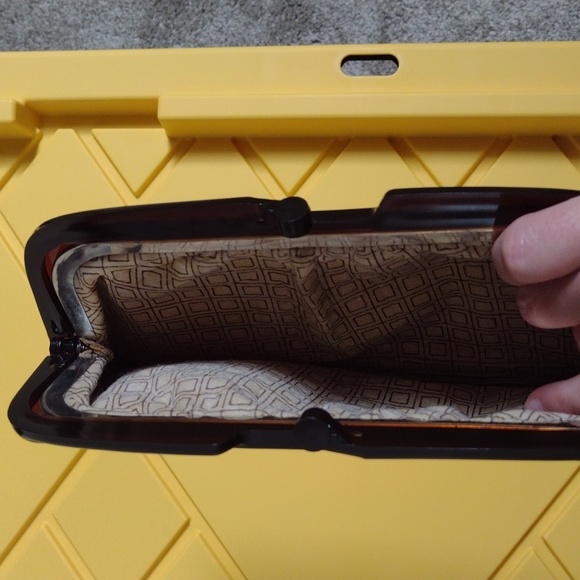 Clutch - Picture 3 of 4